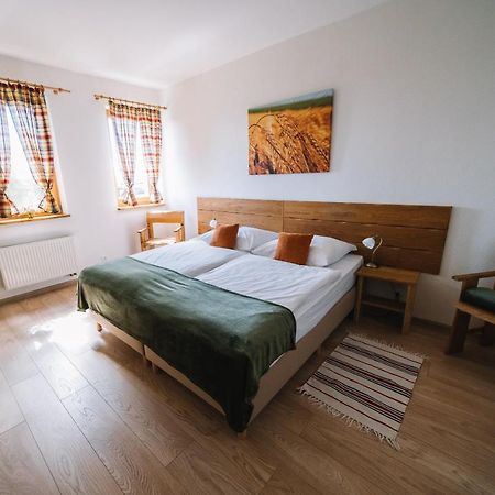 Bio Farma & Penzion Zlaty Hyl Novacany Exteriör bild