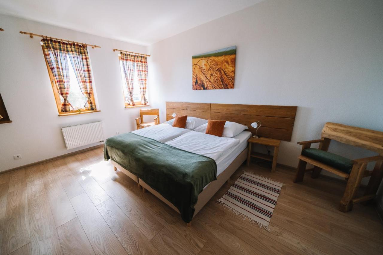 Bio Farma & Penzion Zlaty Hyl Novacany Exteriör bild