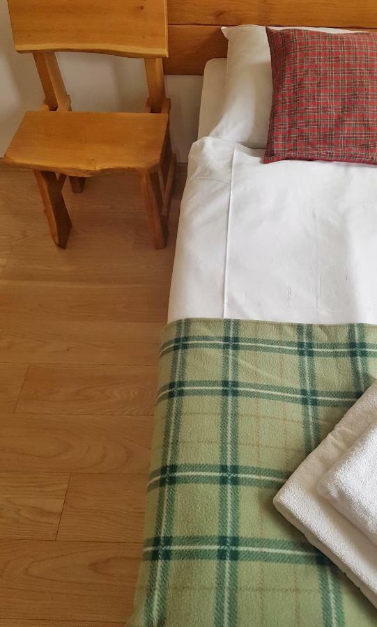 Bio Farma & Penzion Zlaty Hyl Novacany Exteriör bild