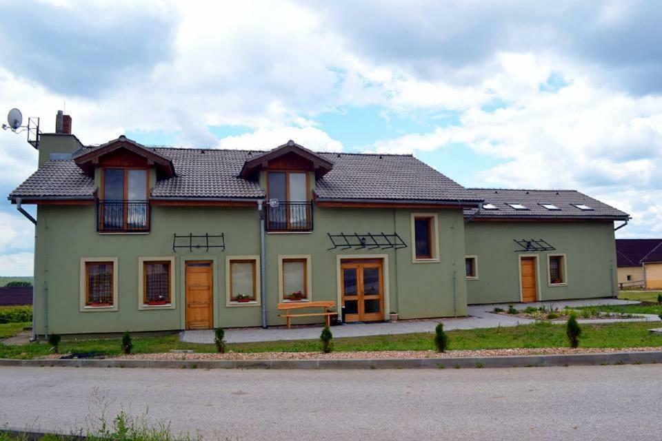 Bio Farma & Penzion Zlaty Hyl Novacany Exteriör bild