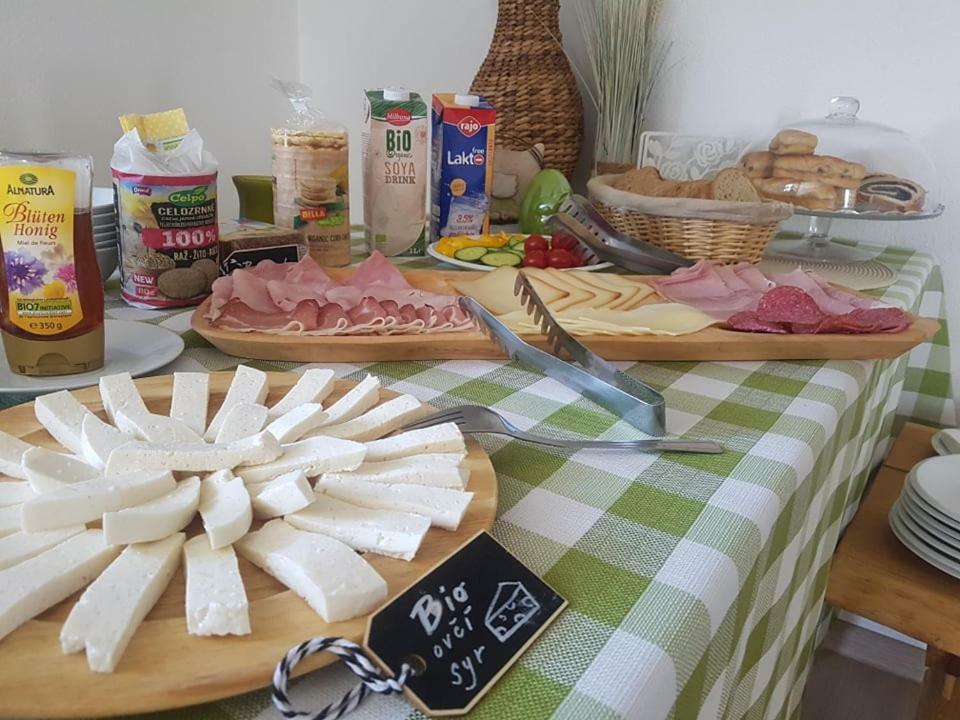 Bio Farma & Penzion Zlaty Hyl Novacany Exteriör bild